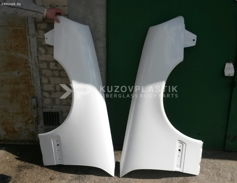 Крыло на Мерседес Е W210 из стеклопластика.